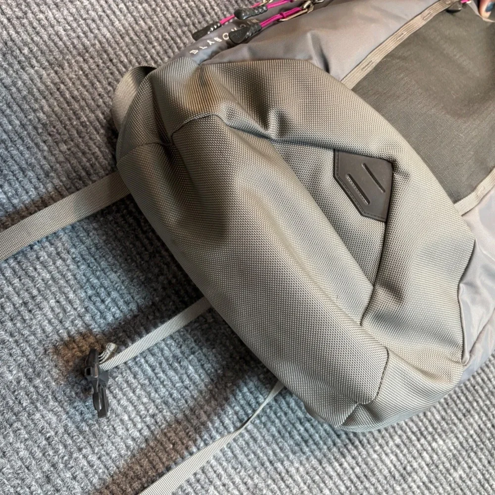 The North Face Microbyte Backpack Gray Pink Laptop Sleeve FlexVent Daypack